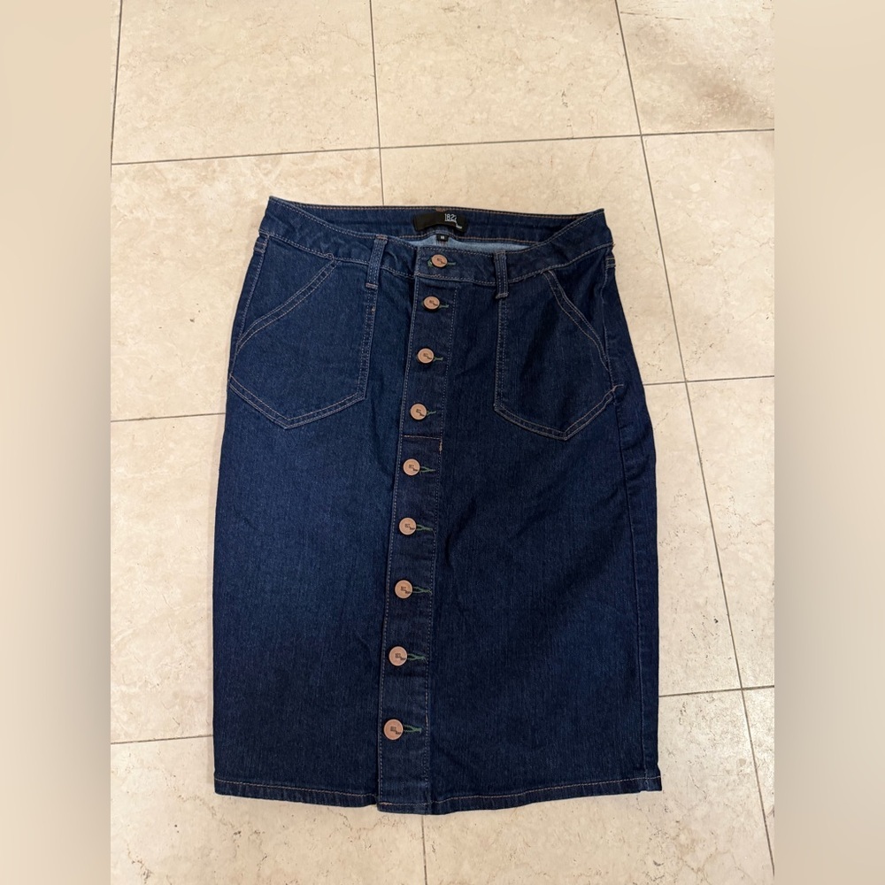 💙1822 Denim Dark Blue Button Midi Skirt - NWOT💙 - Picture 2 of 10